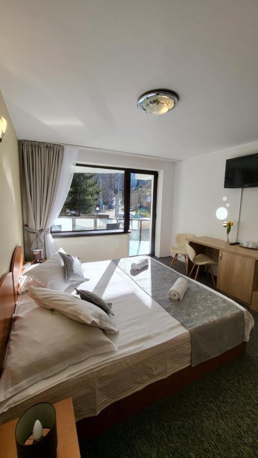 M7 Villa Bed& Bistro Timisu de Jos Exterior foto