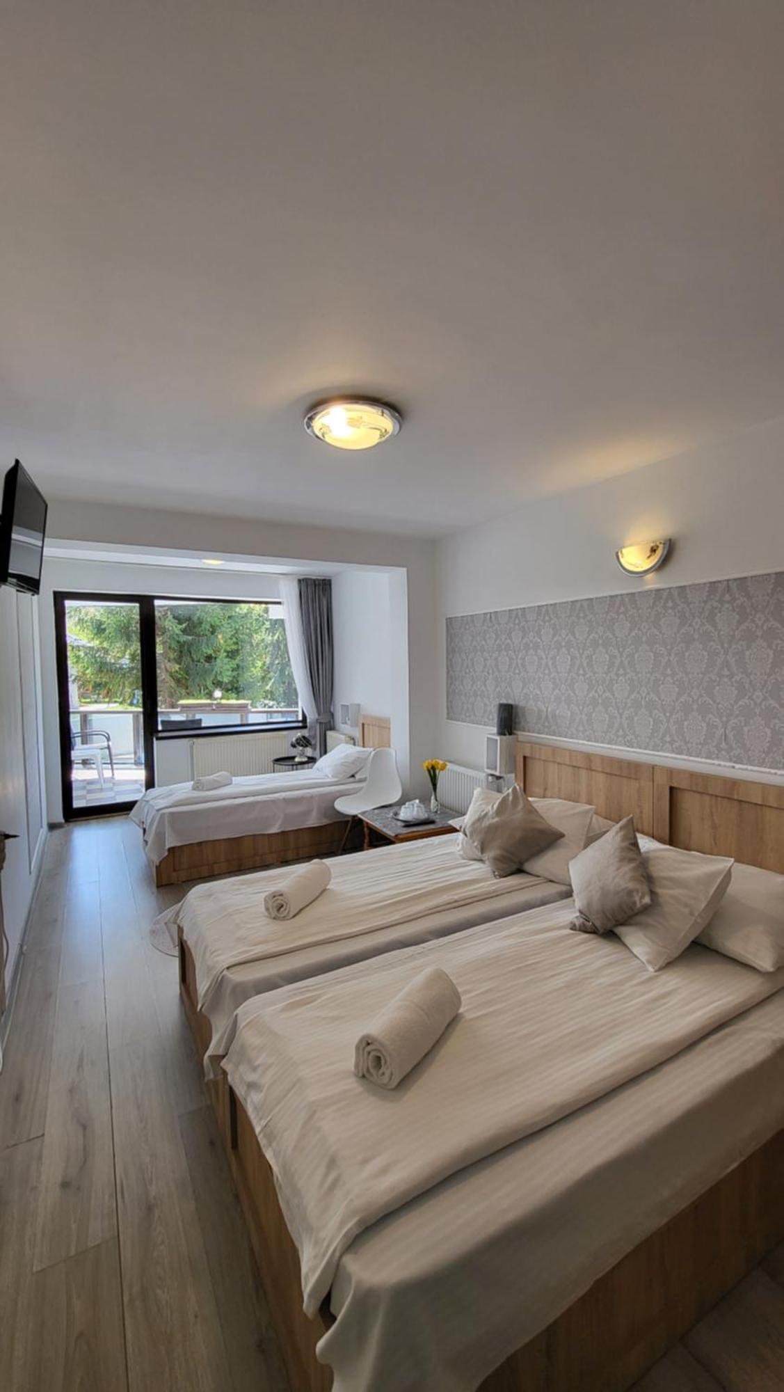 M7 Villa Bed& Bistro Timisu de Jos Exterior foto